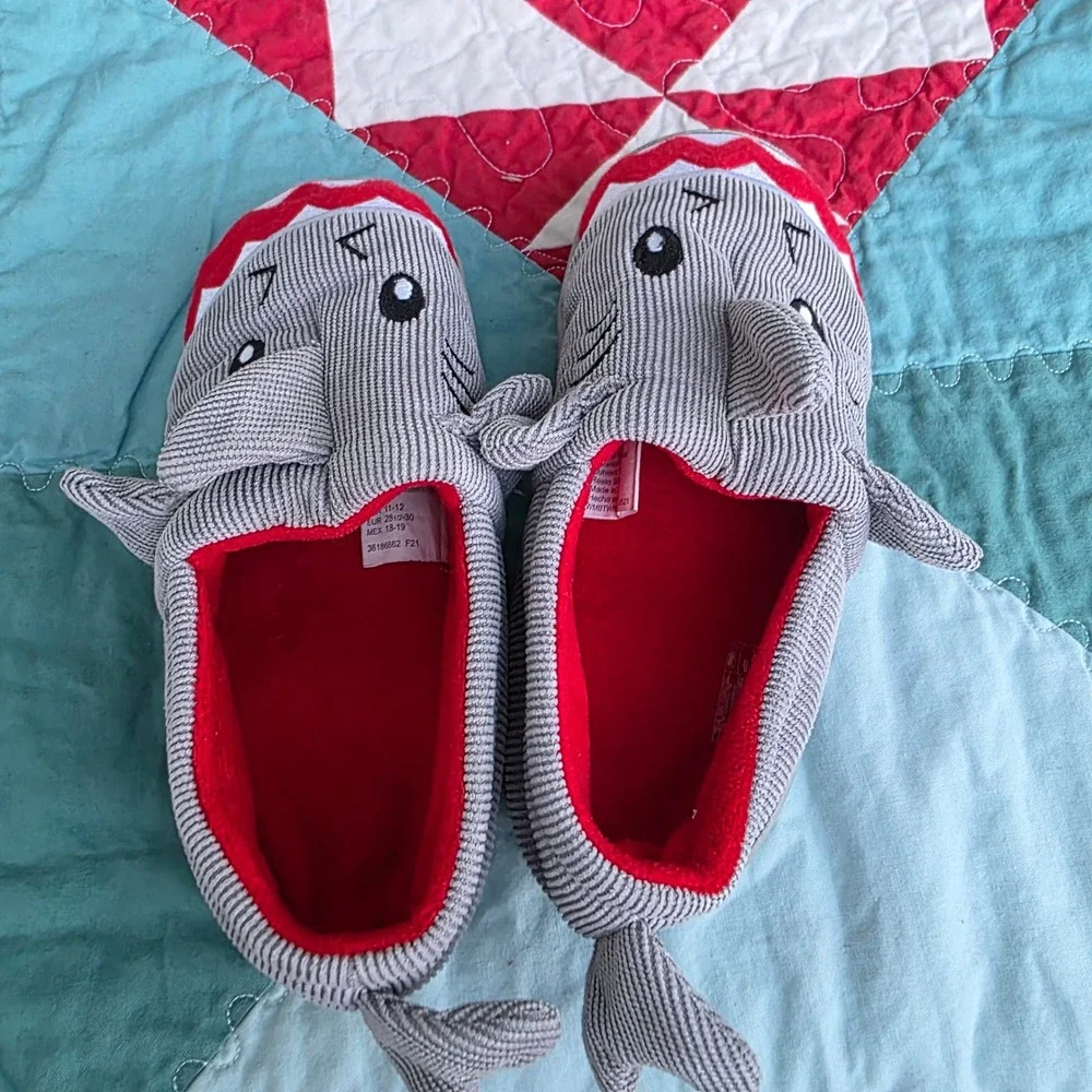 Wonder Nation Kids 3D Shark Slippers Grey Corduroy Size 11-12 House Shoes